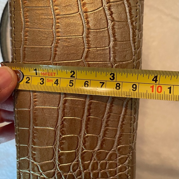 Guess Gold Shoulder Bag with Crocodile Embossed Design - Picture 15 of 15